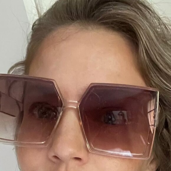 Cheap and chic sunglasses-- with an oversized fashion impact! - Picture 7 of 12